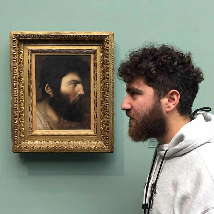 20 фотографий людей, которые в музее случайно столкнулись лицом к лицу с... самими собой