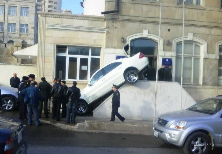 Аварии и ДТП, при виде которых возникает только один вопрос: "Как?!" (13 фото)