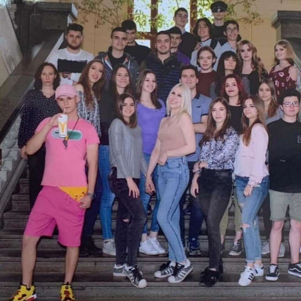 Всегда найдётся человек, который украсит собой фотографию (11 фото)